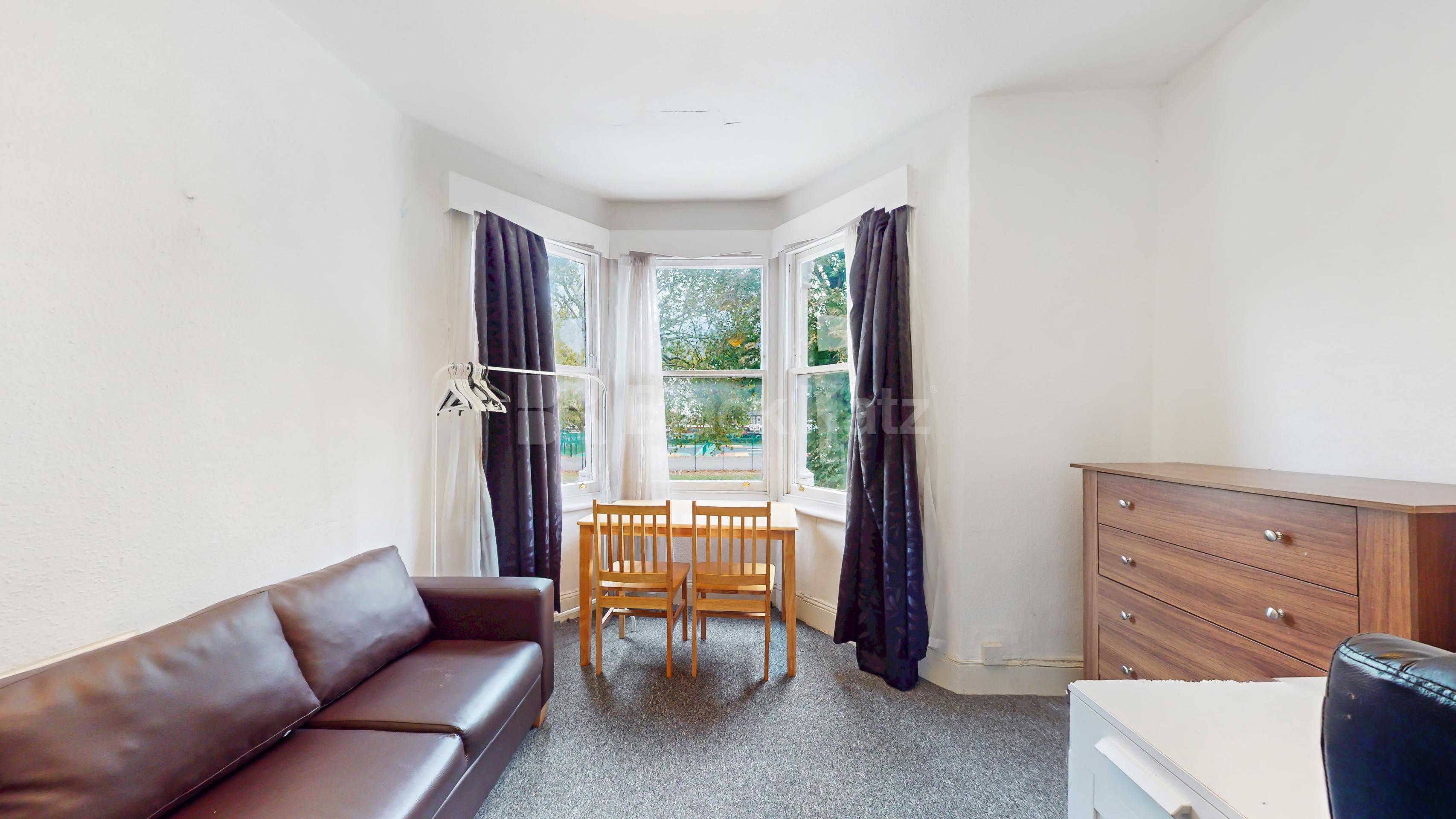 Located close to Turnpike lane Station is this large 3 bedroom property Willoughby Road, Turnpike Lane  N8